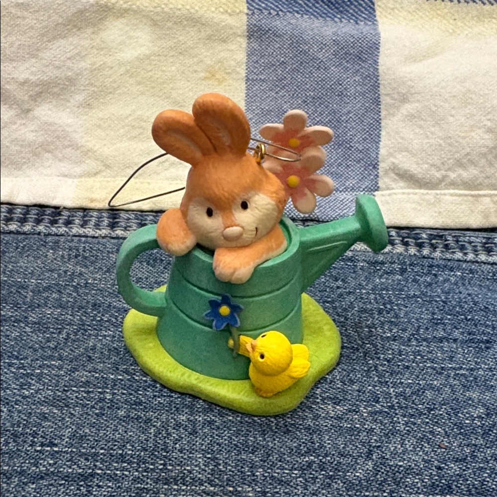 2013 A Spring Surprise Hallmark Keepsake Christmas ornament - Picture 2 of 13